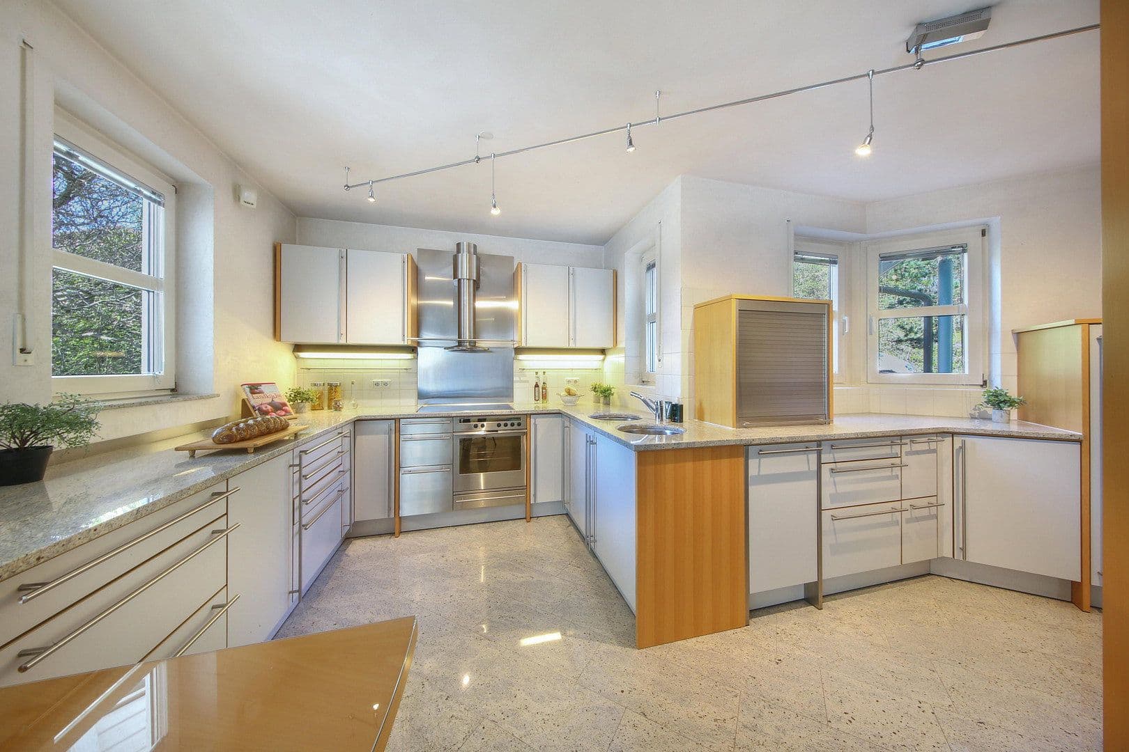 Predaj domu 357 m², pozemek 1.448 m², Grafenau, Bádensko-Wurttembersko Predaj domu 357 m², pozemek 1.448 m², Grafenau, Bádensko-Wurttembersko