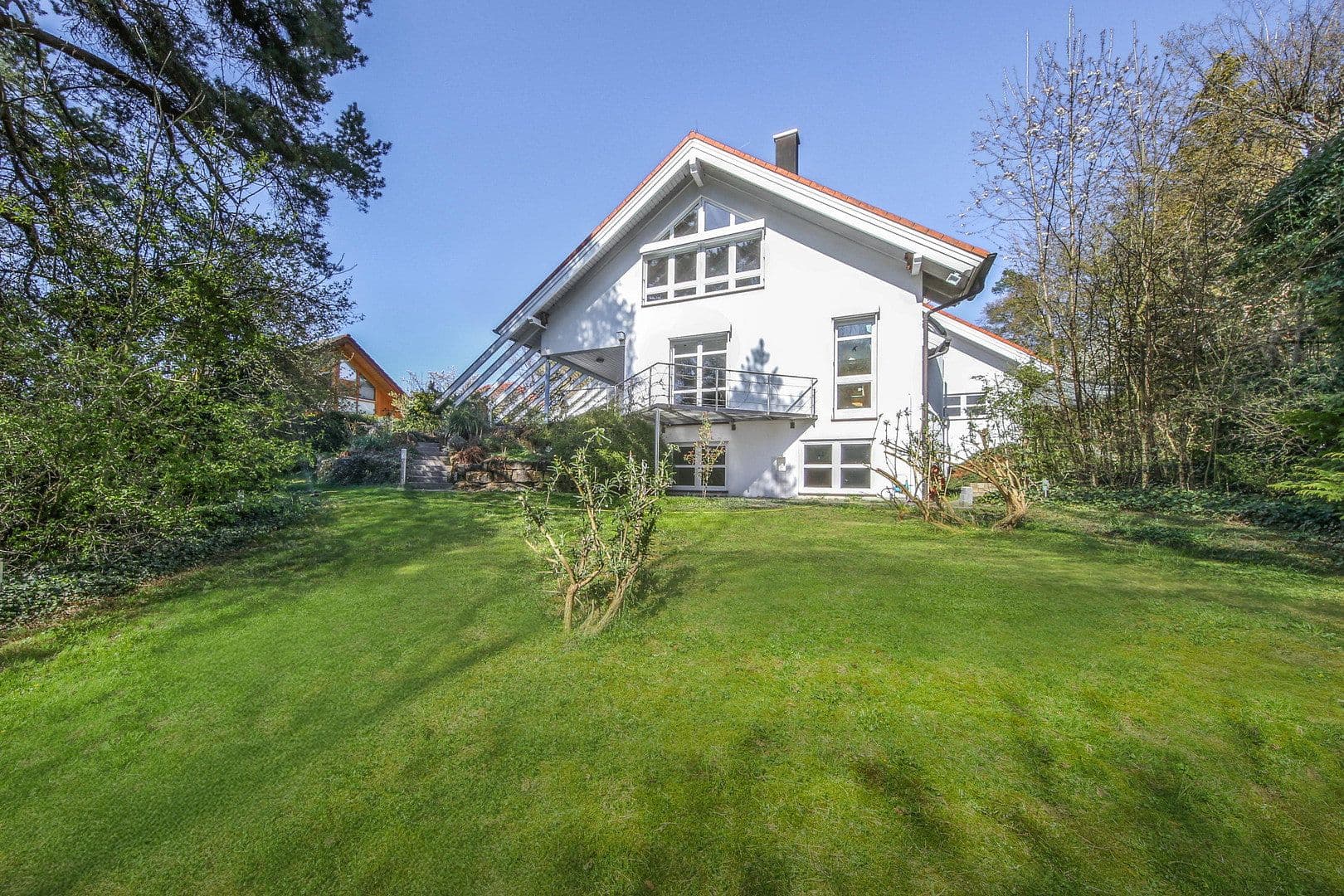 Predaj domu 357 m², pozemek 1.448 m², Grafenau, Bádensko-Wurttembersko Predaj domu 357 m², pozemek 1.448 m², Grafenau, Bádensko-Wurttembersko