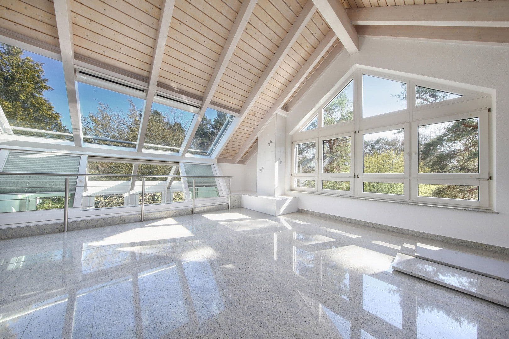 Predaj domu 357 m², pozemek 1.448 m², Grafenau, Bádensko-Wurttembersko Predaj domu 357 m², pozemek 1.448 m², Grafenau, Bádensko-Wurttembersko