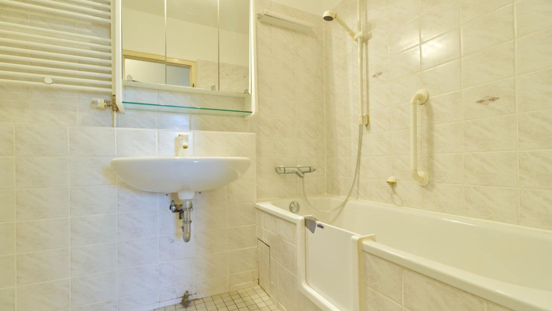 Prenájom bytu 2-izbový 80 m², Im Johannistal 13, Wuppertal, Severné Porýnie - Westfálsko Prenájom bytu 2-izbový 80 m², Im Johannistal 13, Wuppertal, Severné Porýnie - Westfálsko