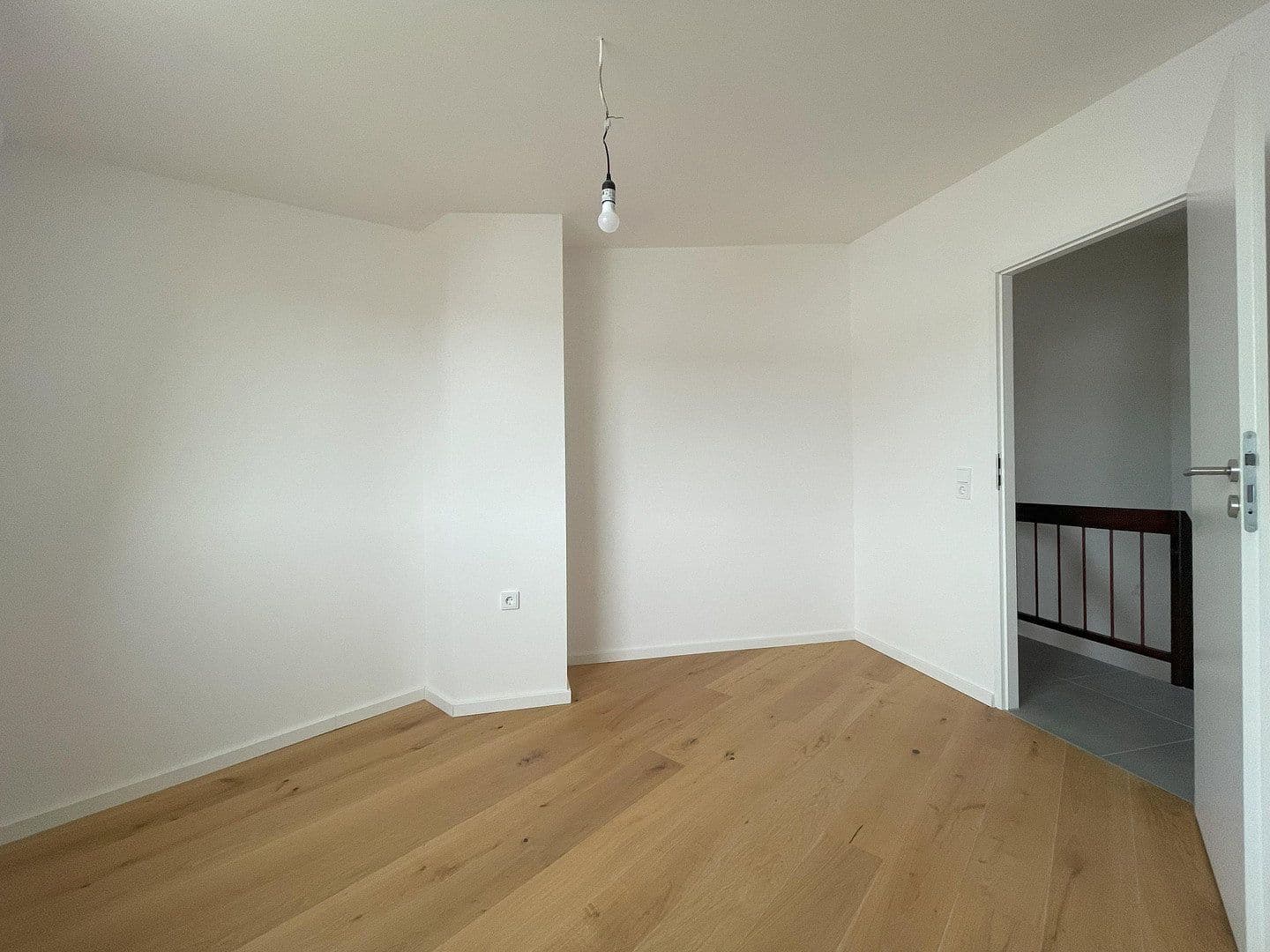 Predaj domu 132 m², pozemek 218 m², Unterschleißheim, Bavorsko Predaj domu 132 m², pozemek 218 m², Unterschleißheim, Bavorsko