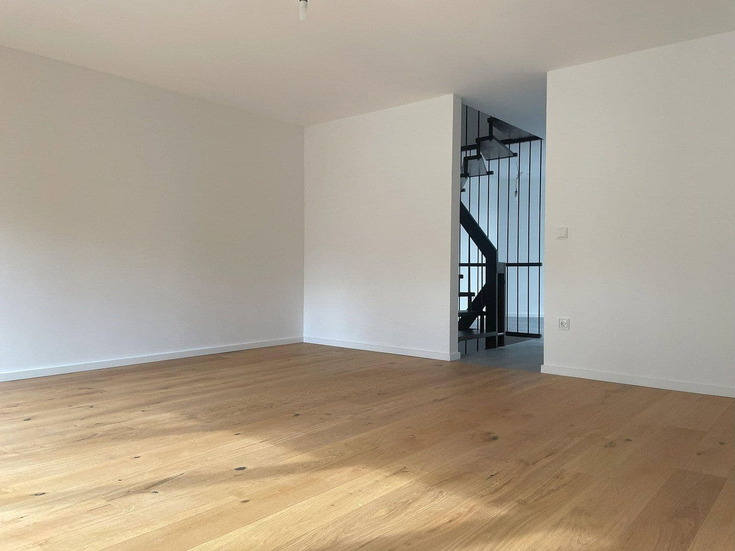 Predaj domu 132 m², pozemek 218 m², Unterschleißheim, Bavorsko Predaj domu 132 m², pozemek 218 m², Unterschleißheim, Bavorsko