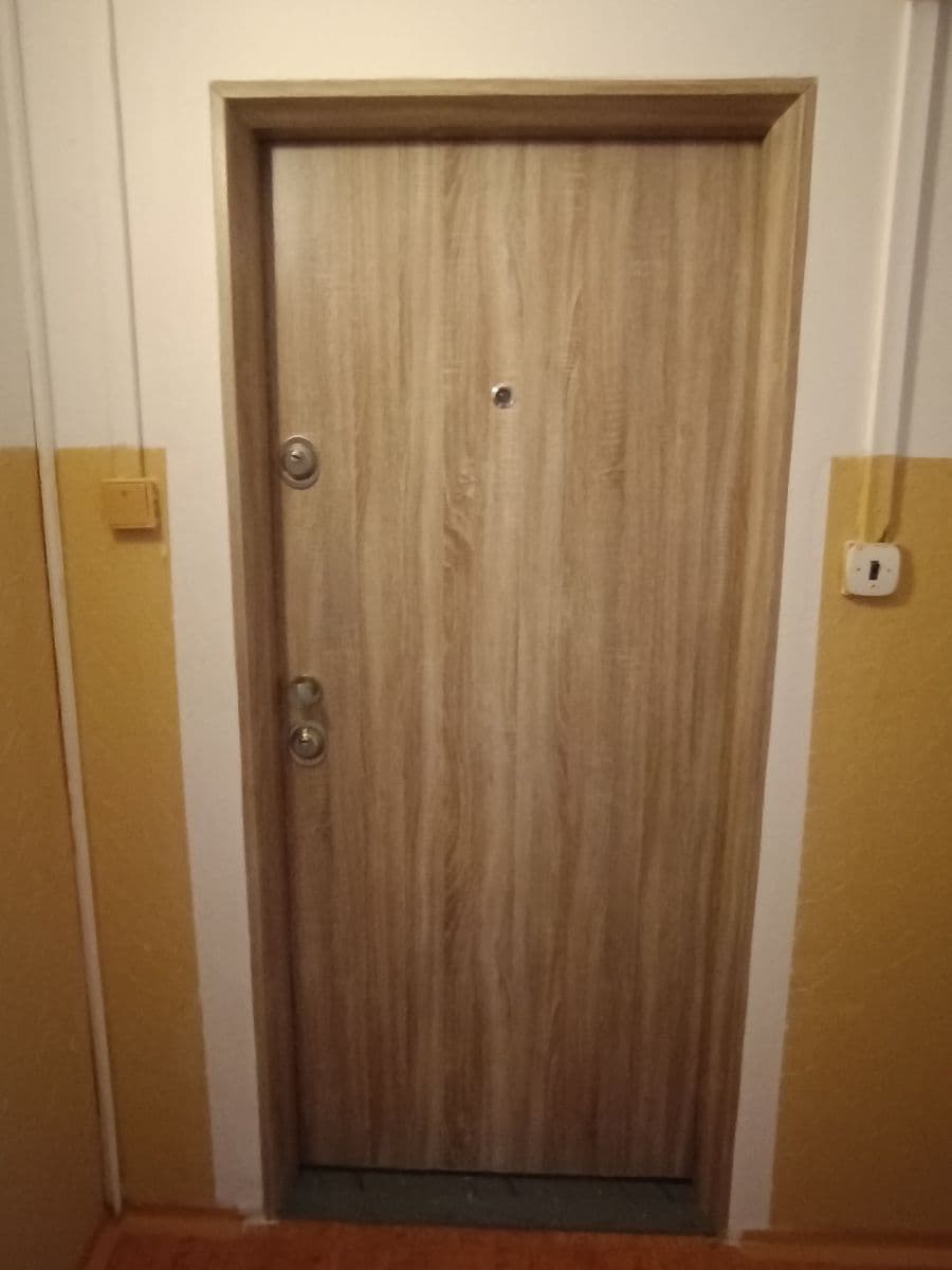 Prenájom bytu 3-izbový 72 m², Krynická, Praha, Praha Prenájom bytu 3-izbový 72 m², Krynická, Praha, Praha