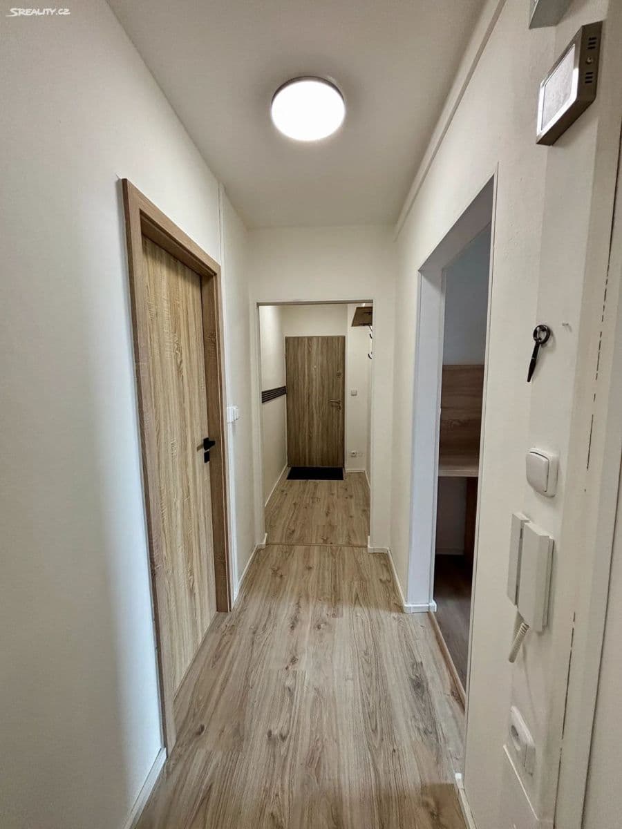 Prenájom bytu 3-izbový 72 m², Krynická, Praha, Praha Prenájom bytu 3-izbový 72 m², Krynická, Praha, Praha