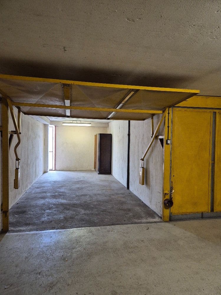 Prenájom garáže 17 m², Navigátorů, Praha, Praha Prenájom garáže 17 m², Navigátorů, Praha, Praha