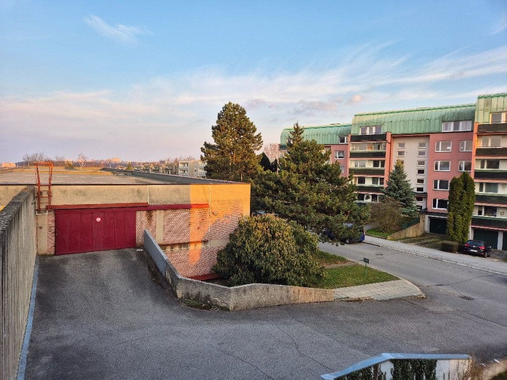 Prenájom garáže 17 m², Navigátorů, Praha, Praha Prenájom garáže 17 m², Navigátorů, Praha, Praha