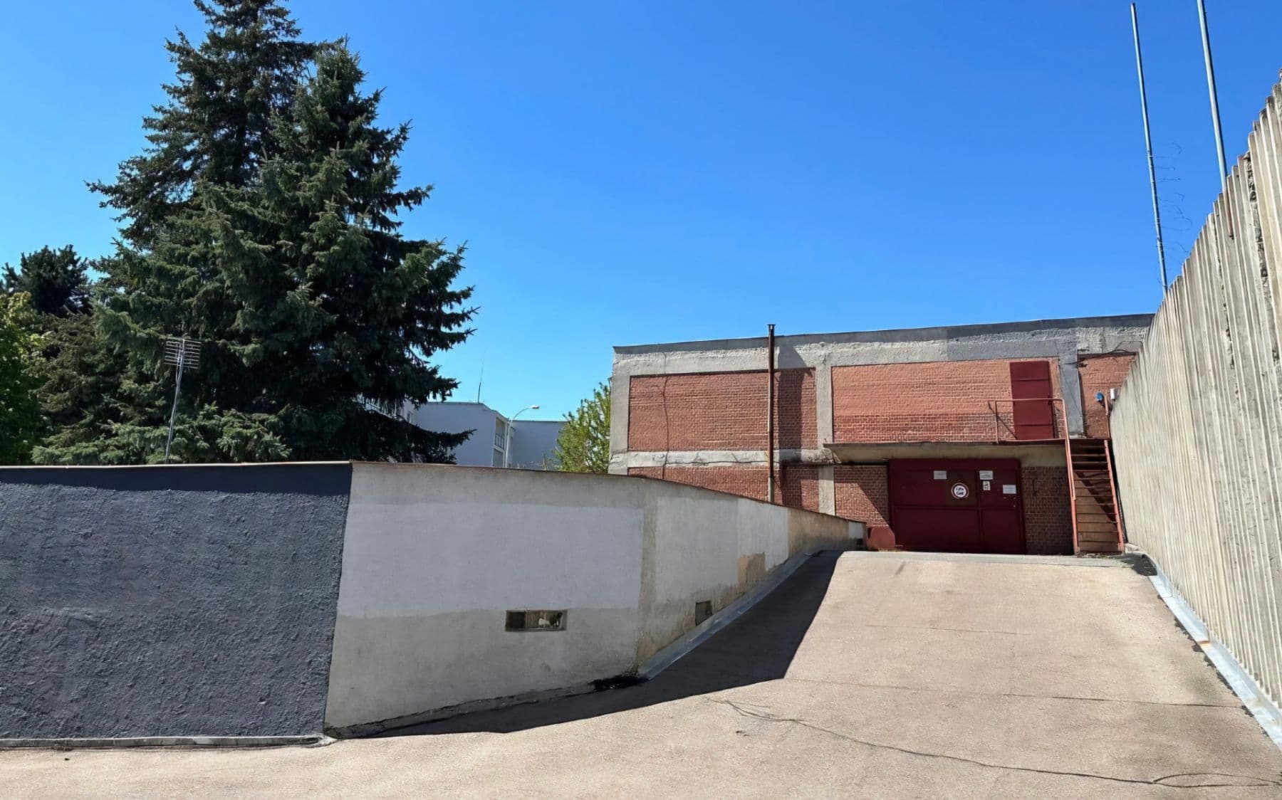 Prenájom garáže 17 m², Navigátorů, Praha, Praha Prenájom garáže 17 m², Navigátorů, Praha, Praha