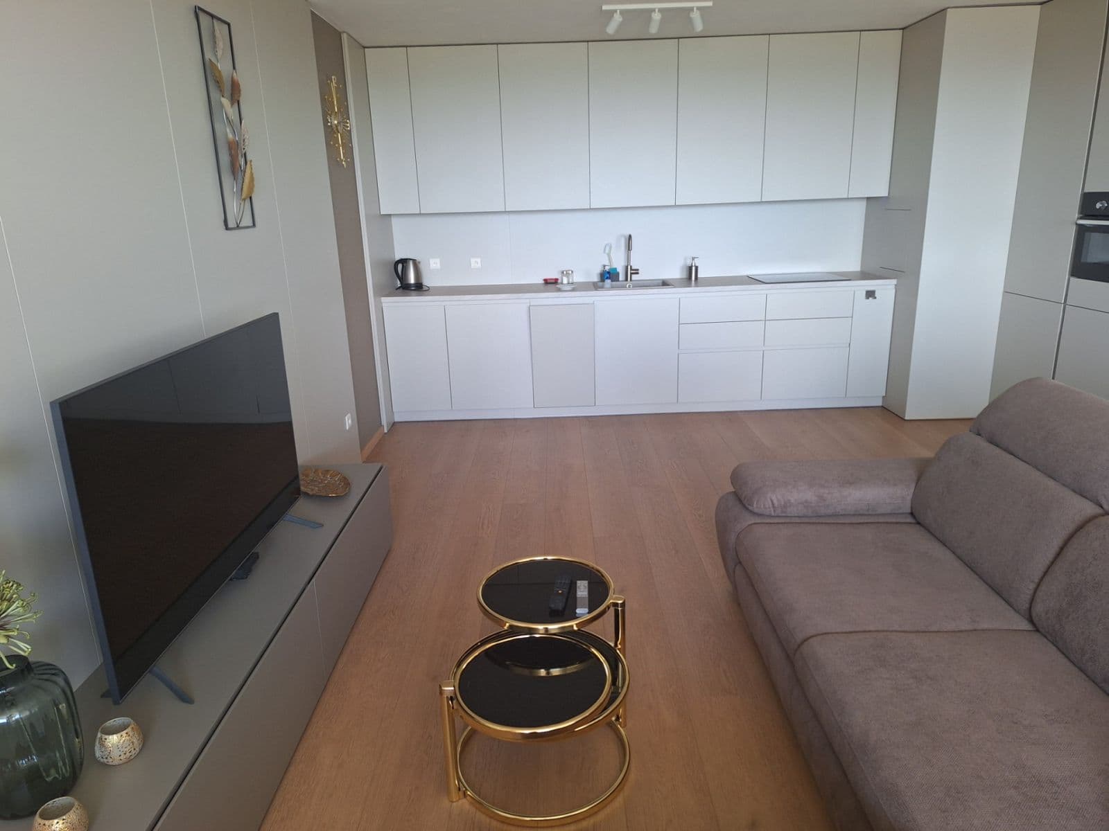 Prenájom bytu 2-izbový 72 m², Majerníkova, Karlova Ves, Bratislavský kraj Prenájom bytu 2-izbový 72 m², Majerníkova, Karlova Ves, Bratislavský kraj