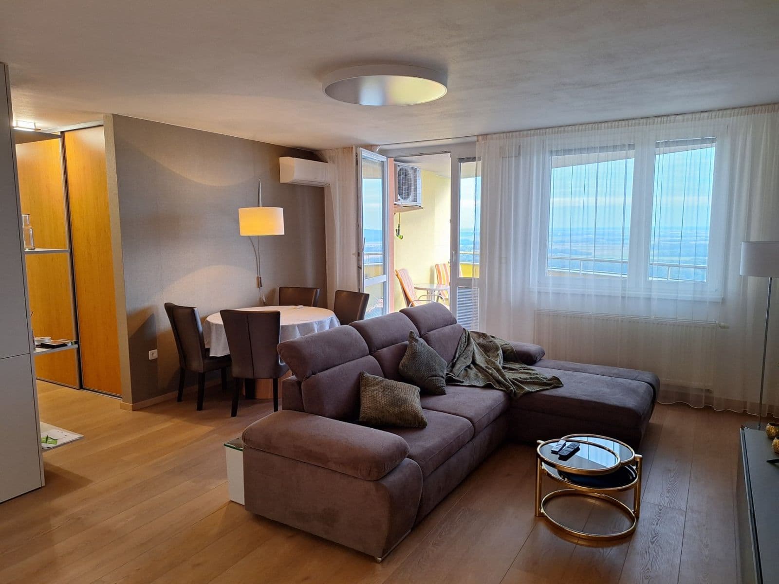 Prenájom bytu 2-izbový 72 m², Majerníkova, Karlova Ves, Bratislavský kraj Prenájom bytu 2-izbový 72 m², Majerníkova, Karlova Ves, Bratislavský kraj