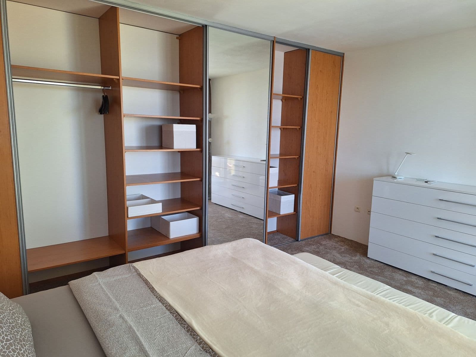 Prenájom bytu 2-izbový 72 m², Majerníkova, Karlova Ves, Bratislavský kraj Prenájom bytu 2-izbový 72 m², Majerníkova, Karlova Ves, Bratislavský kraj