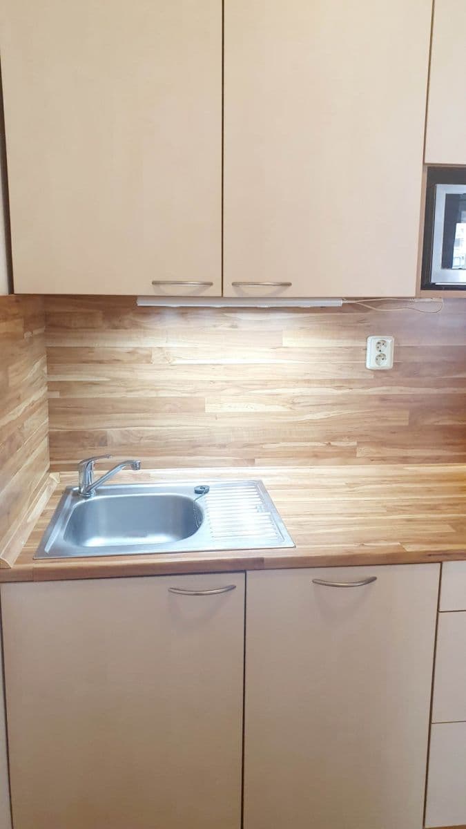 Prenájom bytu 2-izbový 45 m², Nad Ohradou, Praha, Praha Prenájom bytu 2-izbový 45 m², Nad Ohradou, Praha, Praha