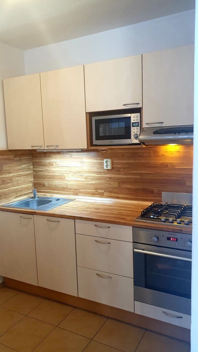 Prenájom bytu 2-izbový 45 m², Nad Ohradou, Praha, Praha Prenájom bytu 2-izbový 45 m², Nad Ohradou, Praha, Praha