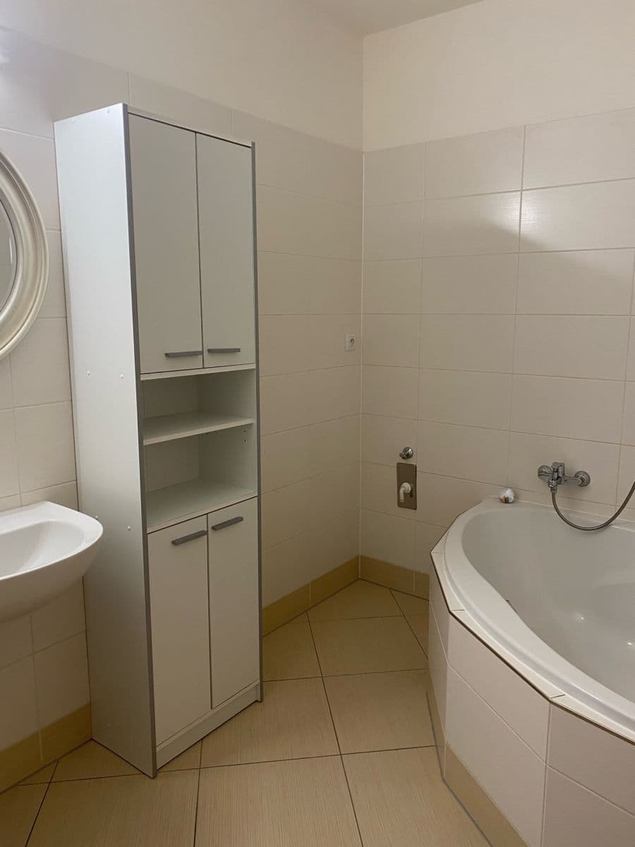 Predaj bytu 3-izbový 87 m², Sazovická, Praha, Praha Predaj bytu 3-izbový 87 m², Sazovická, Praha, Praha