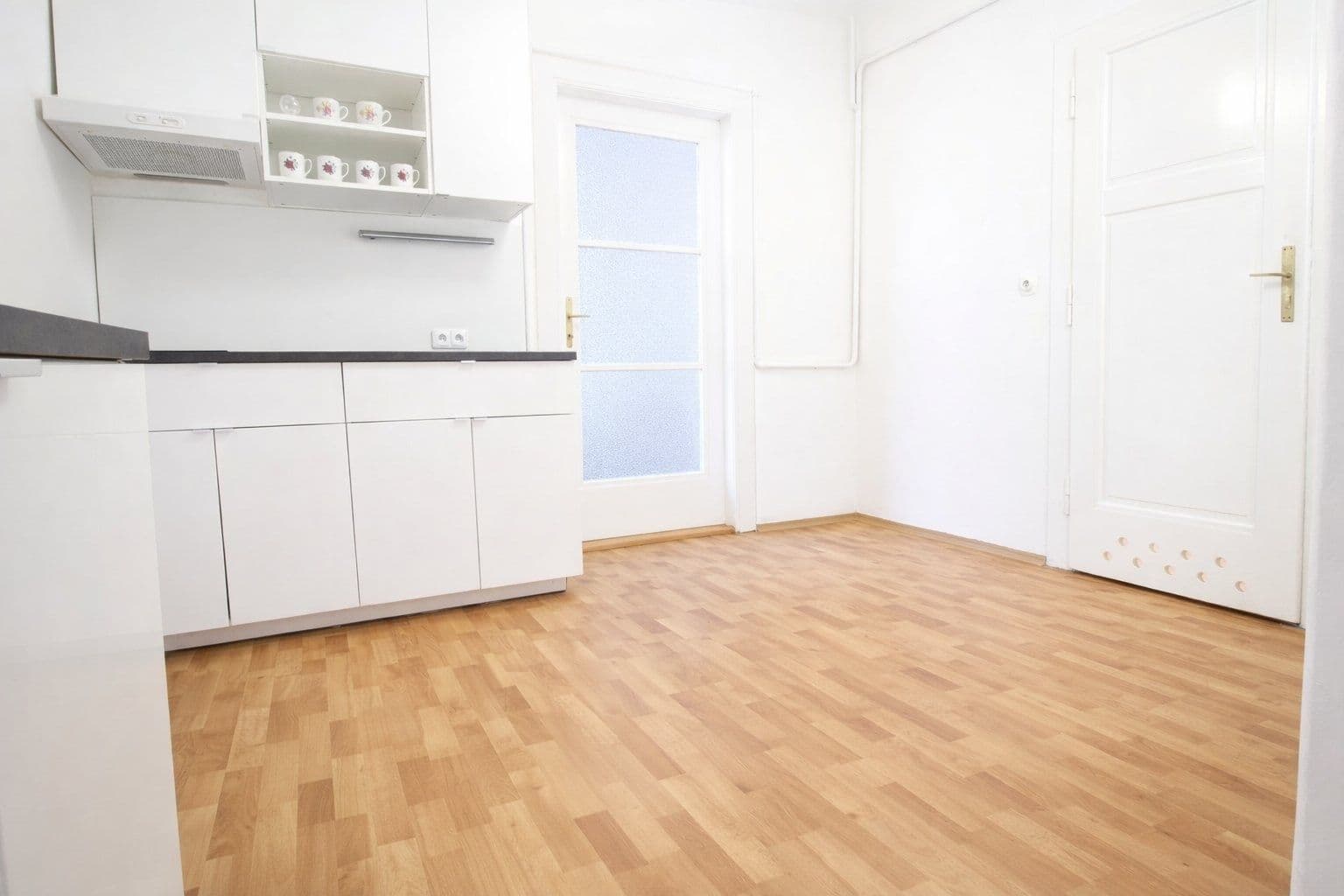 Prenájom bytu 2-izbový 60 m², Argentinská, Praha, Praha Prenájom bytu 2-izbový 60 m², Argentinská, Praha, Praha