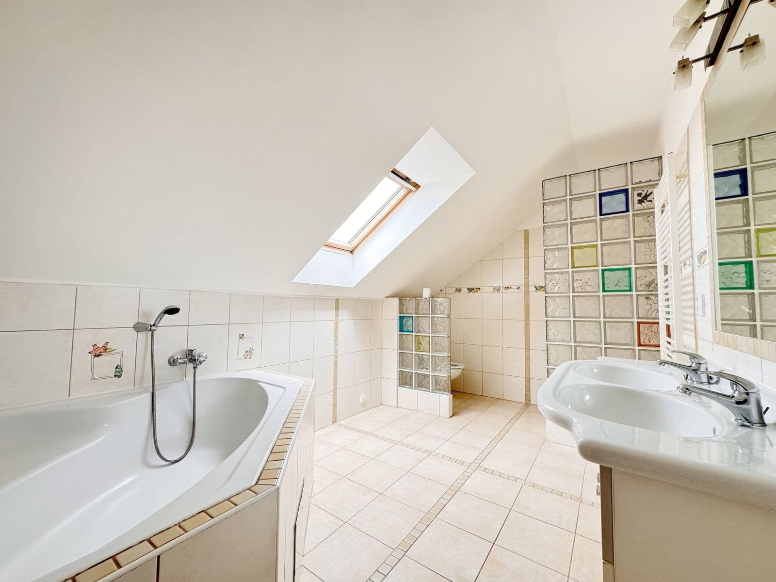 Prenájom bytu 3-izbový 119 m², Žitná, Šestajovice, Středočeský kraj Prenájom bytu 3-izbový 119 m², Žitná, Šestajovice, Středočeský kraj