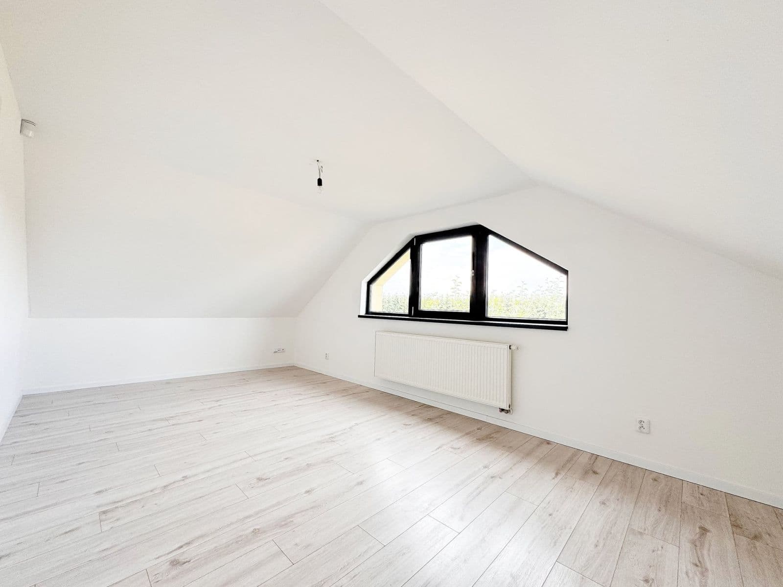 Prenájom bytu 3-izbový 119 m², Žitná, Šestajovice, Středočeský kraj Prenájom bytu 3-izbový 119 m², Žitná, Šestajovice, Středočeský kraj