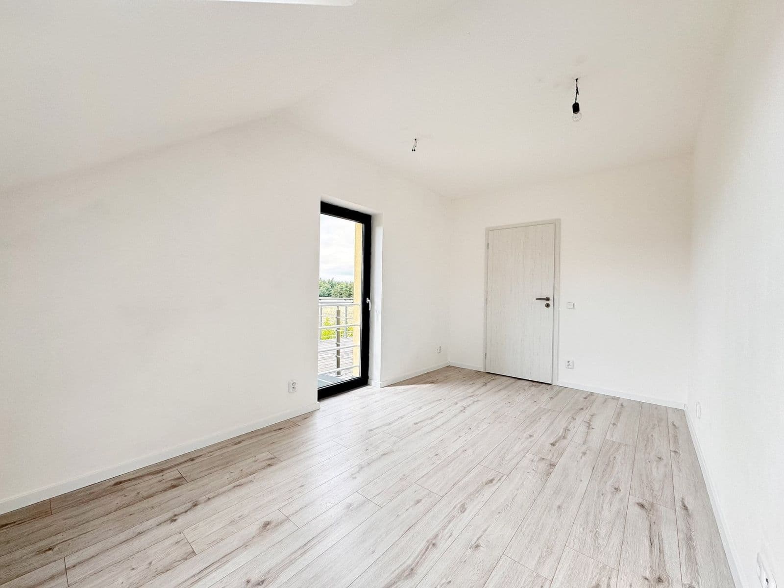 Prenájom bytu 3-izbový 119 m², Žitná, Šestajovice, Středočeský kraj Prenájom bytu 3-izbový 119 m², Žitná, Šestajovice, Středočeský kraj