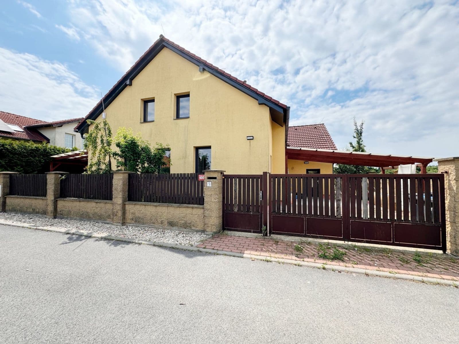 Prenájom bytu 3-izbový 119 m², Žitná, Šestajovice, Středočeský kraj Prenájom bytu 3-izbový 119 m², Žitná, Šestajovice, Středočeský kraj