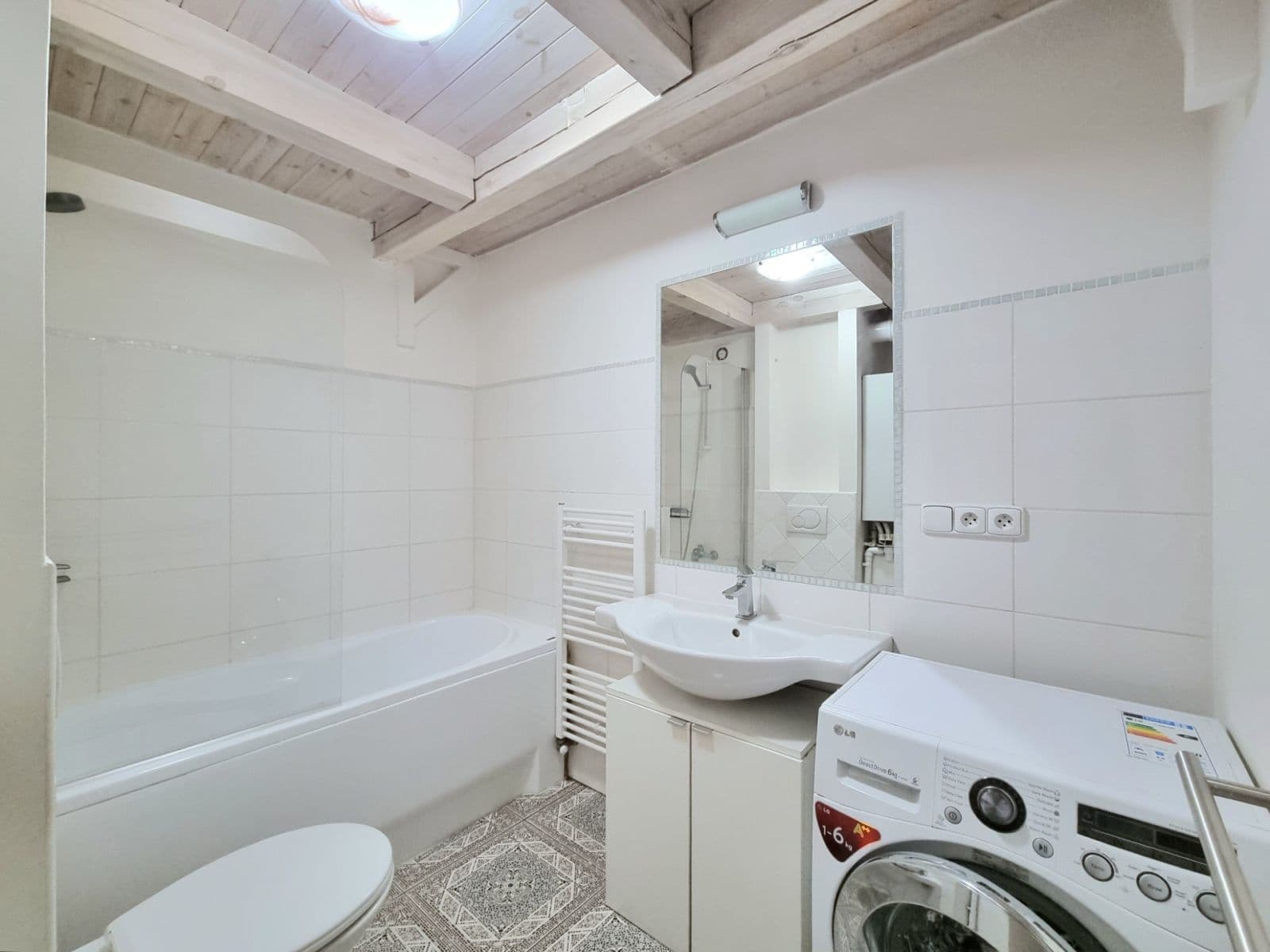 Prenájom bytu 3-izbový 119 m², Rybalkova, Praha, Praha Prenájom bytu 3-izbový 119 m², Rybalkova, Praha, Praha