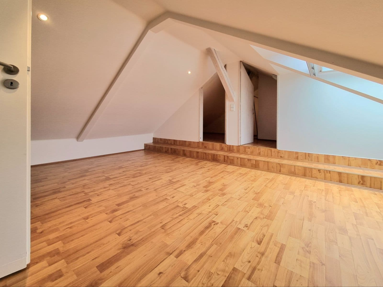 Prenájom bytu 3-izbový 119 m², Rybalkova, Praha, Praha Prenájom bytu 3-izbový 119 m², Rybalkova, Praha, Praha