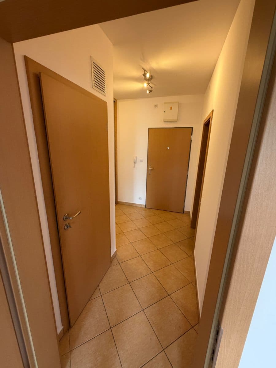 Prenájom bytu 1-izbový 36 m², Kryšpínova, Praha, Praha Prenájom bytu 1-izbový 36 m², Kryšpínova, Praha, Praha