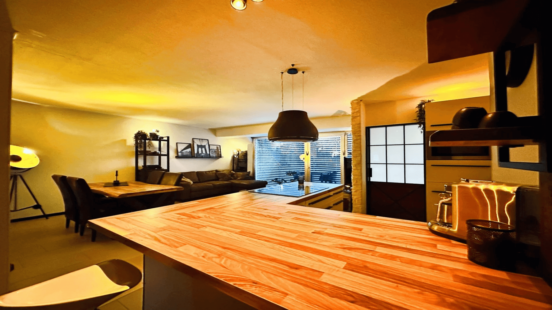 Prenájom bytu 2-izbový 65 m², Köln, Severné Porýnie - Westfálsko Prenájom bytu 2-izbový 65 m², Köln, Severné Porýnie - Westfálsko