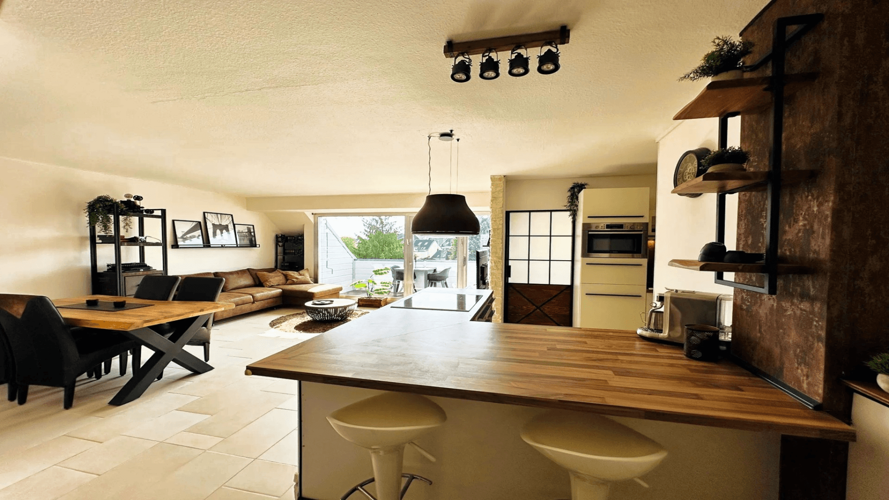 Prenájom bytu 2-izbový 65 m², Köln, Severné Porýnie - Westfálsko Prenájom bytu 2-izbový 65 m², Köln, Severné Porýnie - Westfálsko