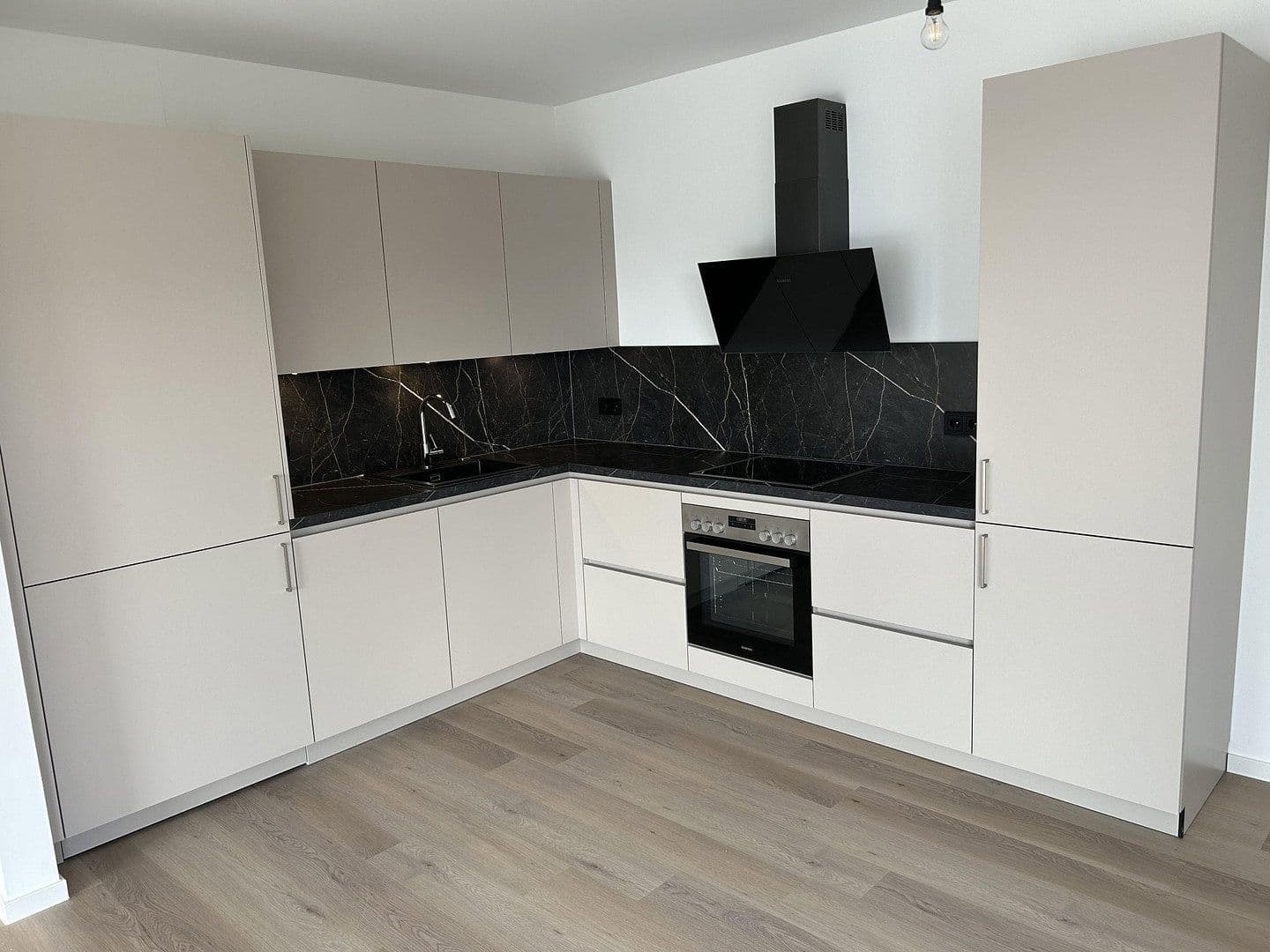 Prenájom bytu 3-izbový 108 m², Scheckertstrasse 2, Zell am Main, Bavorsko Prenájom bytu 3-izbový 108 m², Scheckertstrasse 2, Zell am Main, Bavorsko