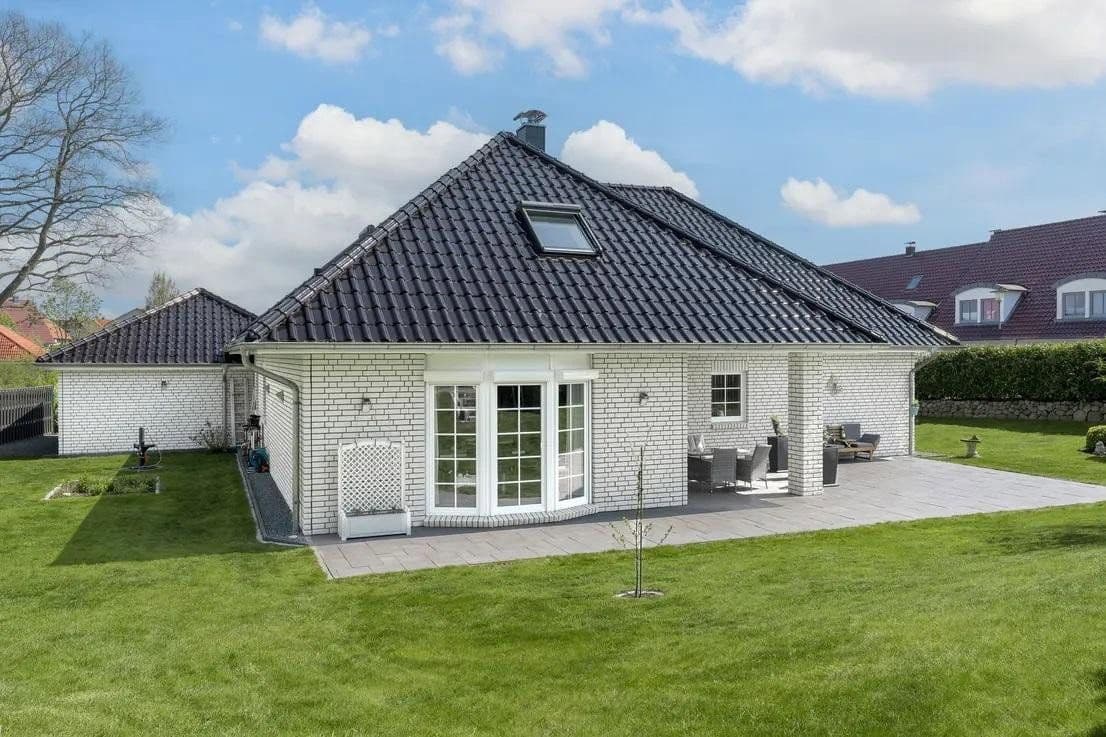 Predaj domu 238 m², pozemek 1.165 m², Neustadt in Holstein, Šlezvicko-Holštajnsko Predaj domu 238 m², pozemek 1.165 m², Neustadt in Holstein, Šlezvicko-Holštajnsko