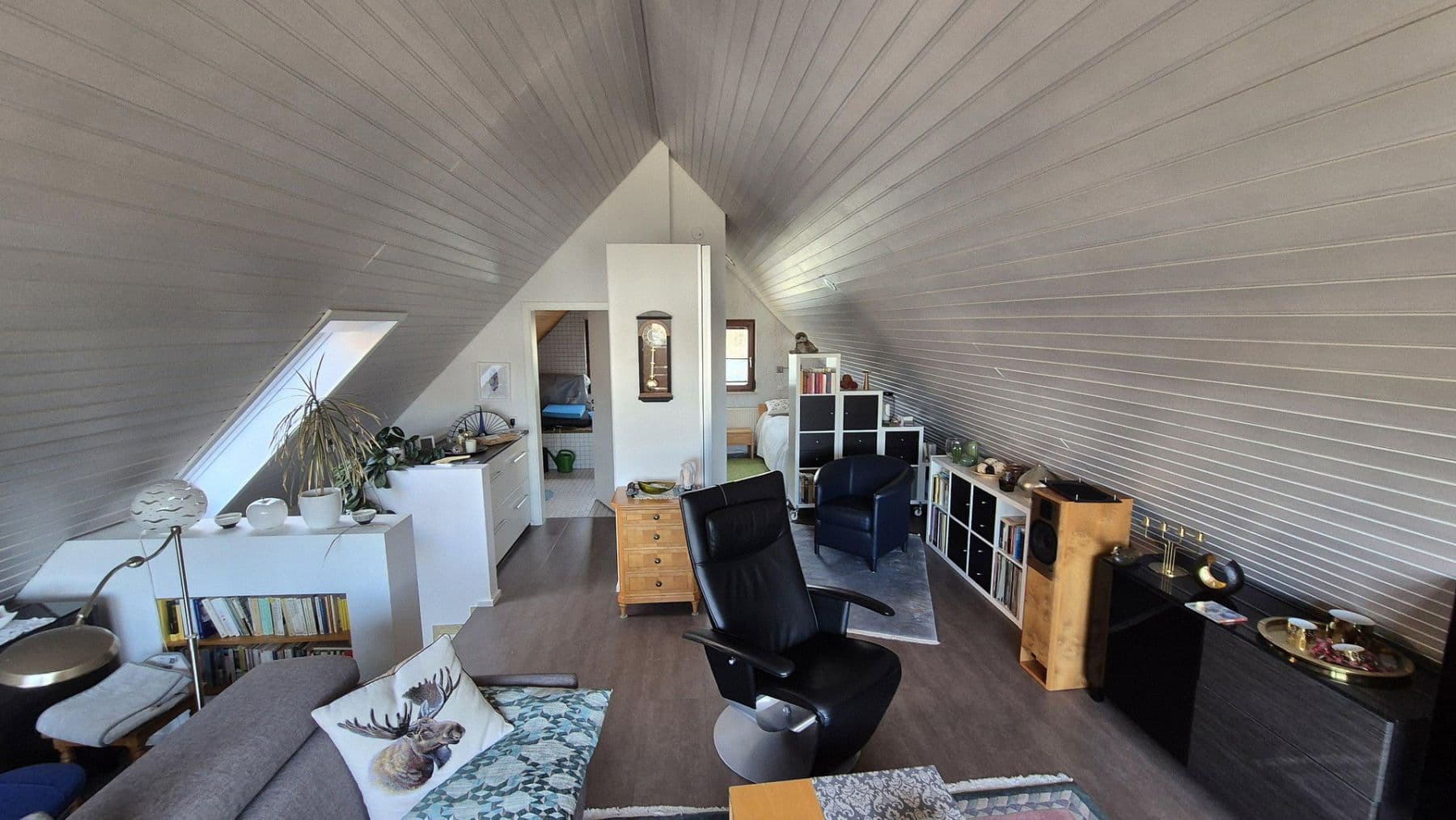 Predaj domu 131 m², pozemek 334 m², Tübinger Str. 25/2, Weil im Schönbuch, Bádensko-Wurttembersko Predaj domu 131 m², pozemek 334 m², Tübinger Str. 25/2, Weil im Schönbuch, Bádensko-Wurttembersko