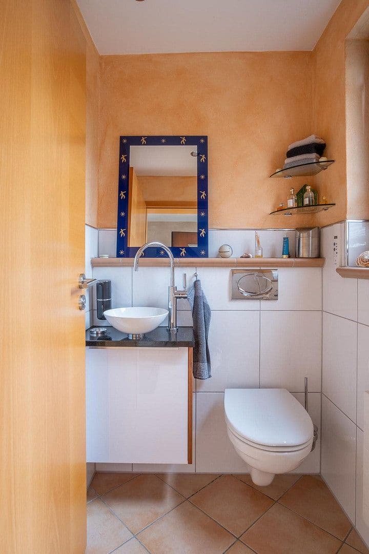 Predaj domu 131 m², pozemek 334 m², Tübinger Str. 25/2, Weil im Schönbuch, Bádensko-Wurttembersko Predaj domu 131 m², pozemek 334 m², Tübinger Str. 25/2, Weil im Schönbuch, Bádensko-Wurttembersko