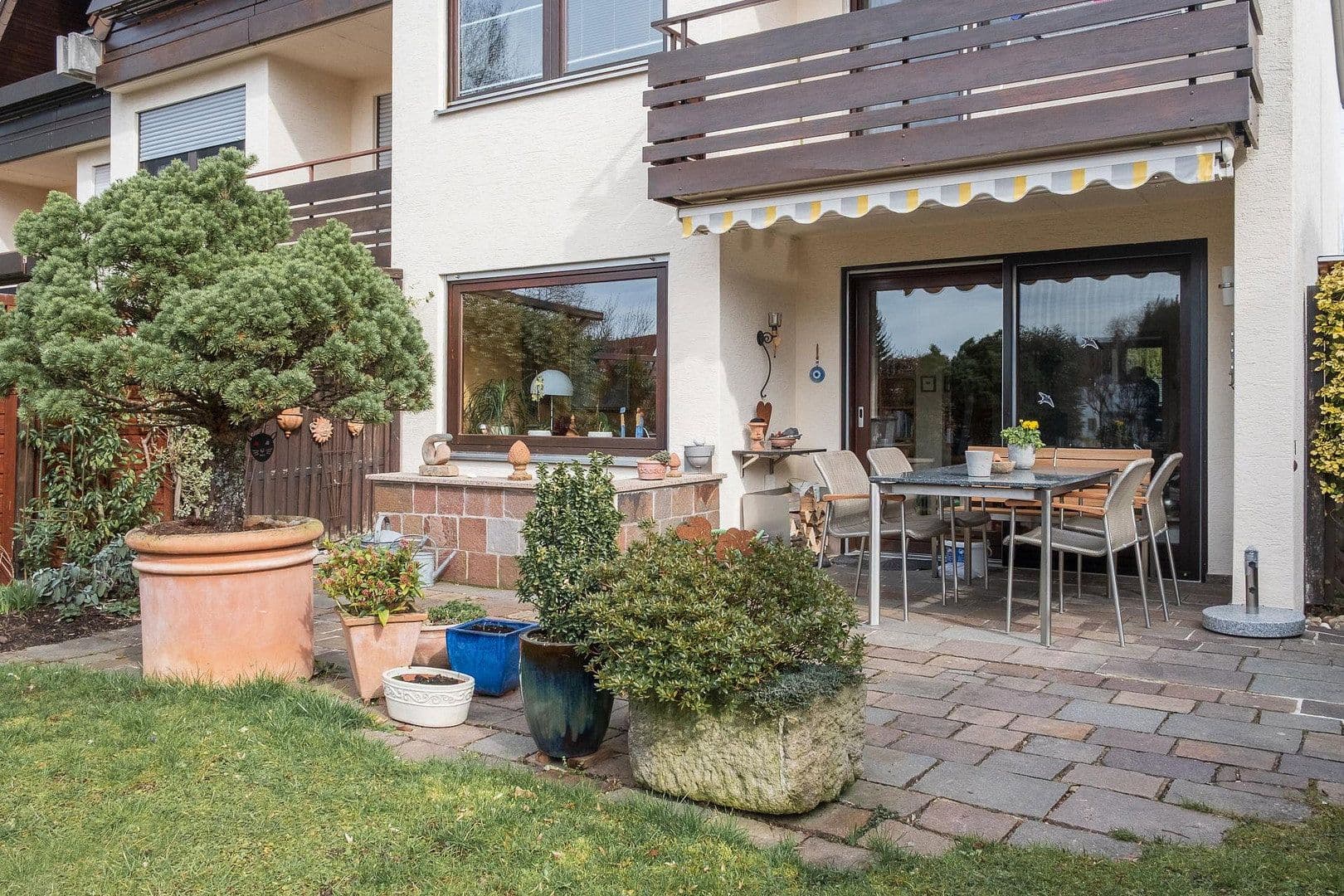 Predaj domu 131 m², pozemek 334 m², Tübinger Str. 25/2, Weil im Schönbuch, Bádensko-Wurttembersko Predaj domu 131 m², pozemek 334 m², Tübinger Str. 25/2, Weil im Schönbuch, Bádensko-Wurttembersko