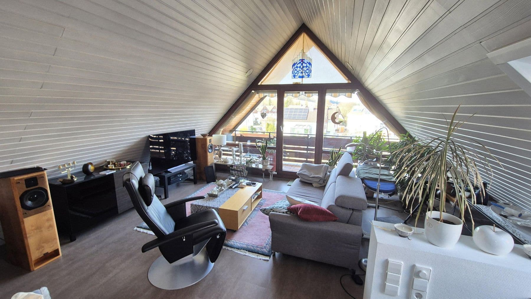 Predaj domu 131 m², pozemek 334 m², Tübinger Str. 25/2, Weil im Schönbuch, Bádensko-Wurttembersko Predaj domu 131 m², pozemek 334 m², Tübinger Str. 25/2, Weil im Schönbuch, Bádensko-Wurttembersko