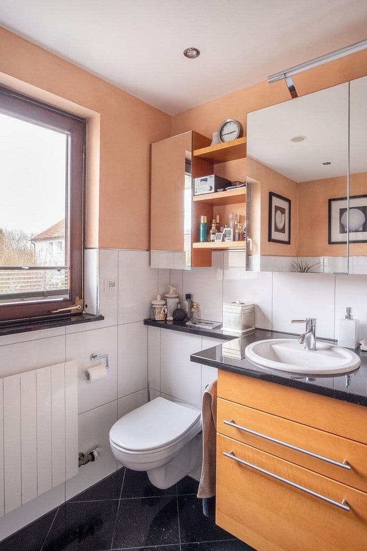 Predaj domu 131 m², pozemek 334 m², Tübinger Str. 25/2, Weil im Schönbuch, Bádensko-Wurttembersko Predaj domu 131 m², pozemek 334 m², Tübinger Str. 25/2, Weil im Schönbuch, Bádensko-Wurttembersko