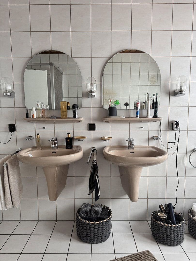 Predaj domu 458 m², pozemek 678 m², Ritter-Stephan-von-Mörlheim-Straße 2, Eußerthal, Porýnie-Falcko Predaj domu 458 m², pozemek 678 m², Ritter-Stephan-von-Mörlheim-Straße 2, Eußerthal, Porýnie-Falcko