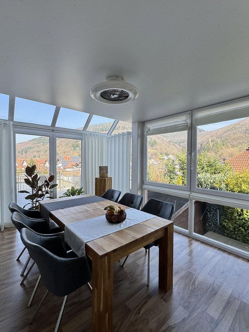 Predaj domu 458 m², pozemek 678 m², Ritter-Stephan-von-Mörlheim-Straße 2, Eußerthal, Porýnie-Falcko Predaj domu 458 m², pozemek 678 m², Ritter-Stephan-von-Mörlheim-Straße 2, Eußerthal, Porýnie-Falcko