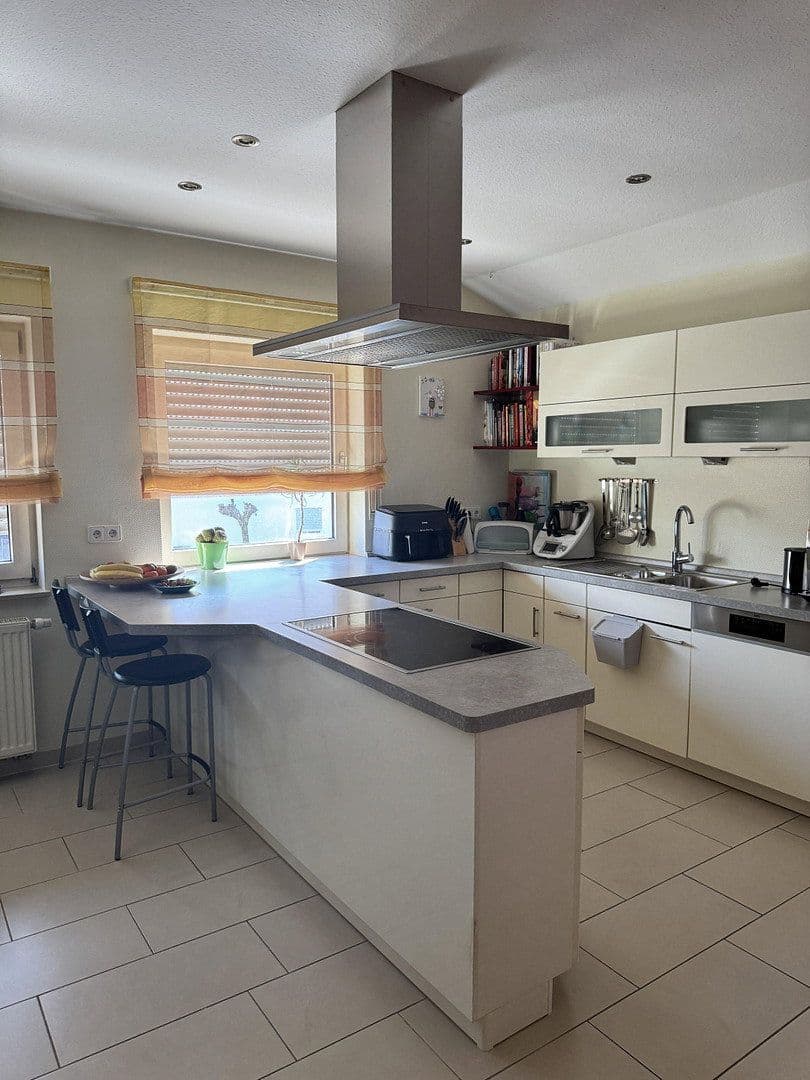 Predaj domu 458 m², pozemek 678 m², Ritter-Stephan-von-Mörlheim-Straße 2, Eußerthal, Porýnie-Falcko Predaj domu 458 m², pozemek 678 m², Ritter-Stephan-von-Mörlheim-Straße 2, Eußerthal, Porýnie-Falcko