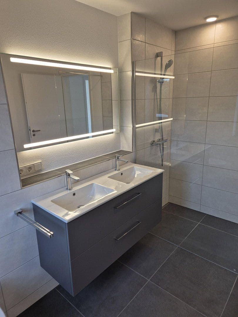 Prenájom bytu 2-izbový 89 m², Schloßstr. 2G, Wadern, Sársko Prenájom bytu 2-izbový 89 m², Schloßstr. 2G, Wadern, Sársko