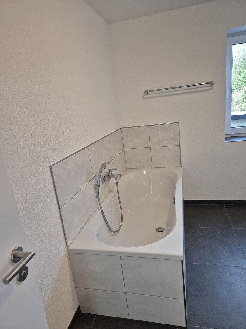 Prenájom bytu 2-izbový 89 m², Schloßstr. 2G, Wadern, Sársko Prenájom bytu 2-izbový 89 m², Schloßstr. 2G, Wadern, Sársko