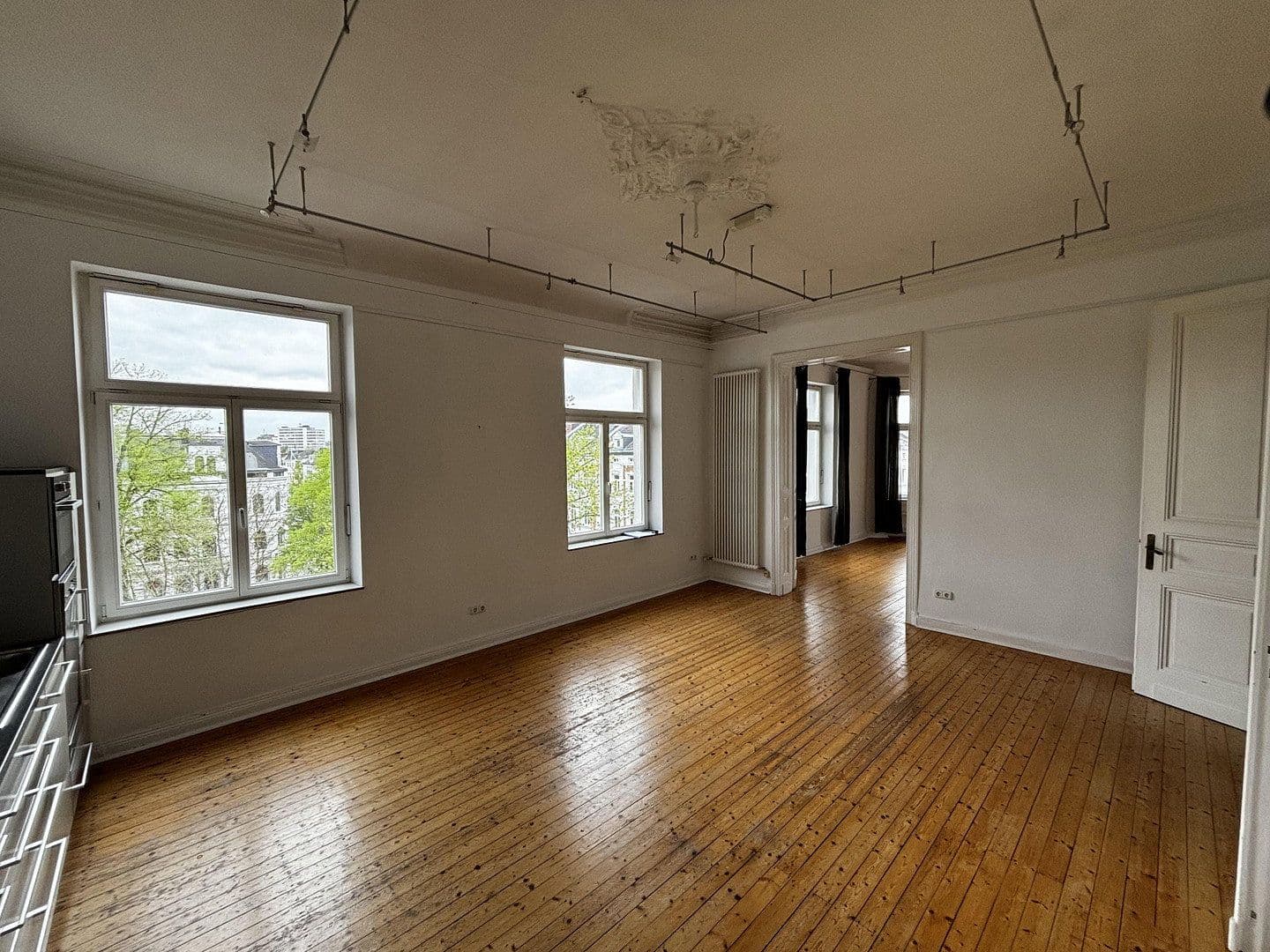 Prenájom bytu 4-izbový 140 m², Bismarckstr. 94, Aachen, Severné Porýnie - Westfálsko Prenájom bytu 4-izbový 140 m², Bismarckstr. 94, Aachen, Severné Porýnie - Westfálsko