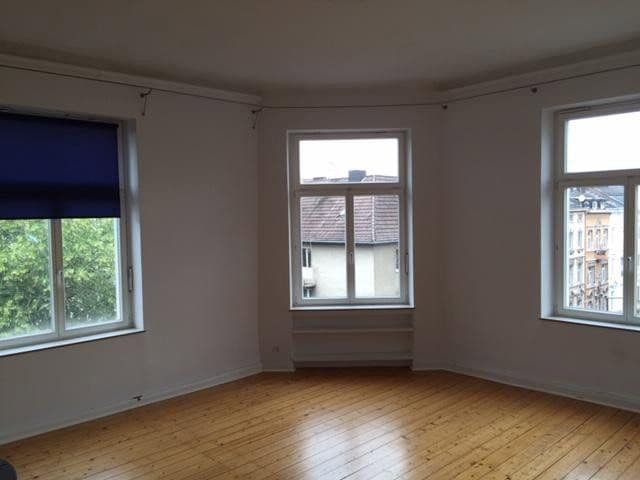 Prenájom bytu 4-izbový 140 m², Bismarckstr. 94, Aachen, Severné Porýnie - Westfálsko Prenájom bytu 4-izbový 140 m², Bismarckstr. 94, Aachen, Severné Porýnie - Westfálsko