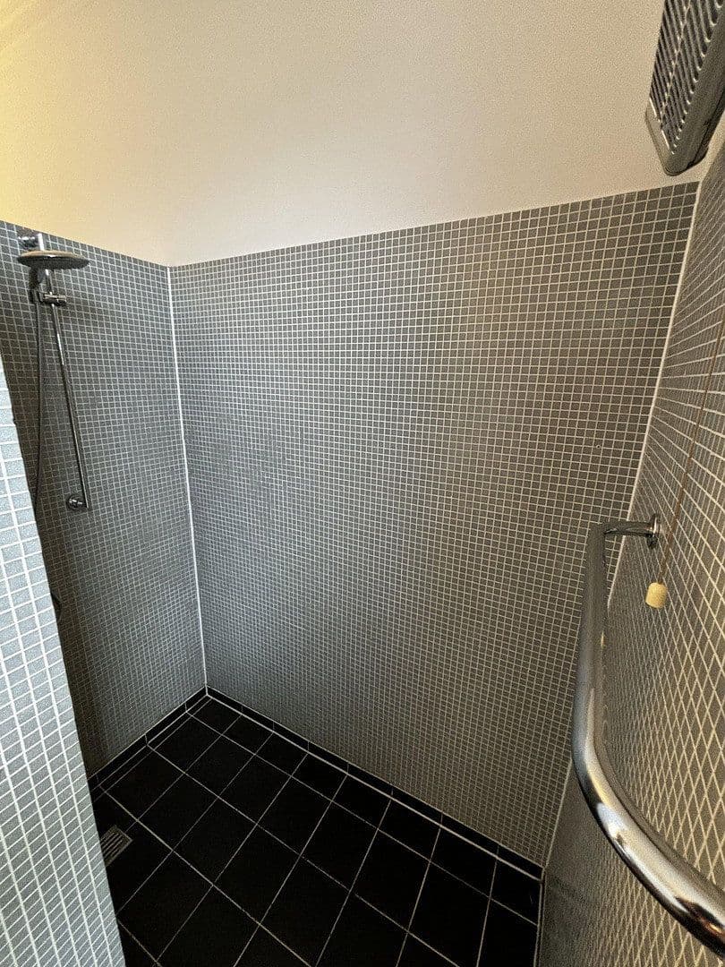 Prenájom bytu 4-izbový 140 m², Bismarckstr. 94, Aachen, Severné Porýnie - Westfálsko Prenájom bytu 4-izbový 140 m², Bismarckstr. 94, Aachen, Severné Porýnie - Westfálsko