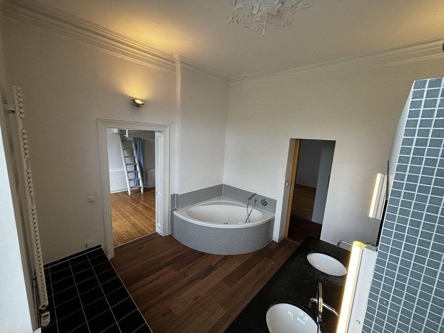 Prenájom bytu 4-izbový 140 m², Bismarckstr. 94, Aachen, Severné Porýnie - Westfálsko Prenájom bytu 4-izbový 140 m², Bismarckstr. 94, Aachen, Severné Porýnie - Westfálsko