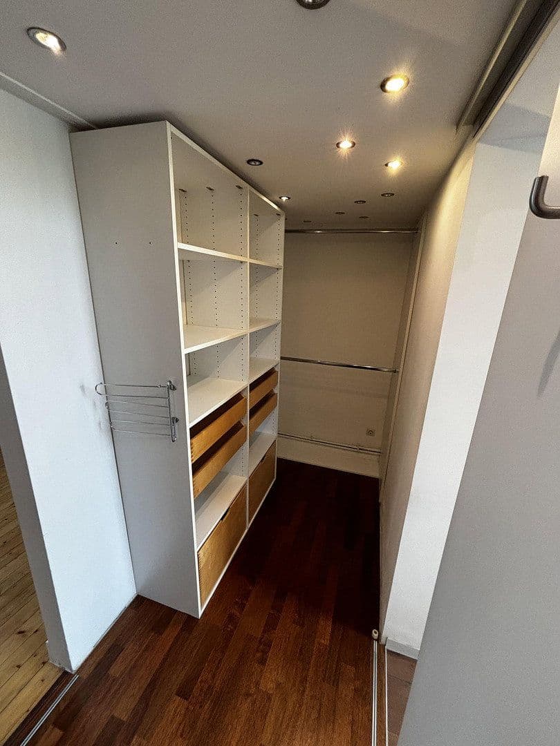 Prenájom bytu 4-izbový 140 m², Bismarckstr. 94, Aachen, Severné Porýnie - Westfálsko Prenájom bytu 4-izbový 140 m², Bismarckstr. 94, Aachen, Severné Porýnie - Westfálsko