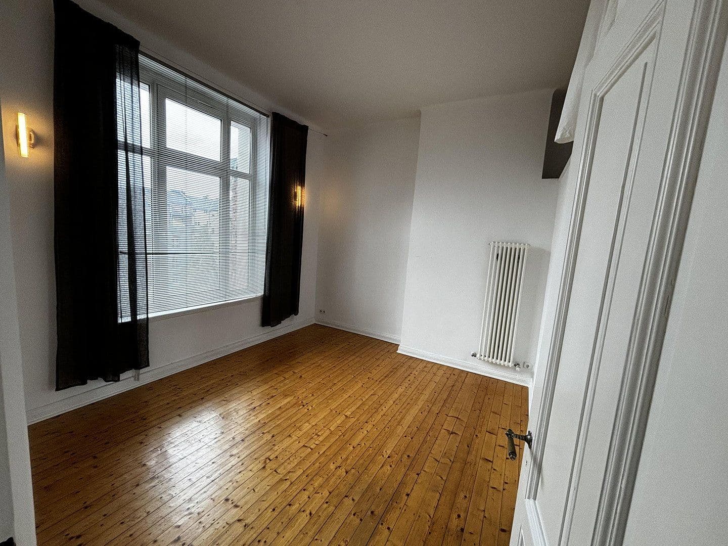 Prenájom bytu 4-izbový 140 m², Bismarckstr. 94, Aachen, Severné Porýnie - Westfálsko Prenájom bytu 4-izbový 140 m², Bismarckstr. 94, Aachen, Severné Porýnie - Westfálsko