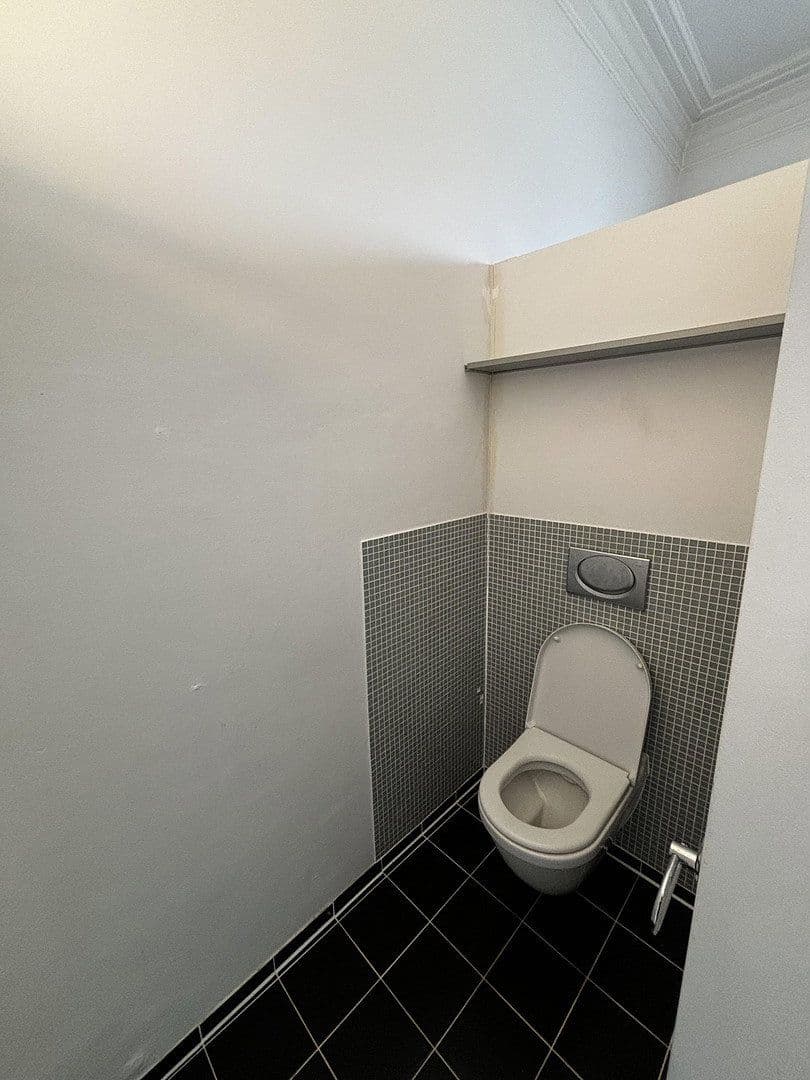 Prenájom bytu 4-izbový 140 m², Bismarckstr. 94, Aachen, Severné Porýnie - Westfálsko Prenájom bytu 4-izbový 140 m², Bismarckstr. 94, Aachen, Severné Porýnie - Westfálsko