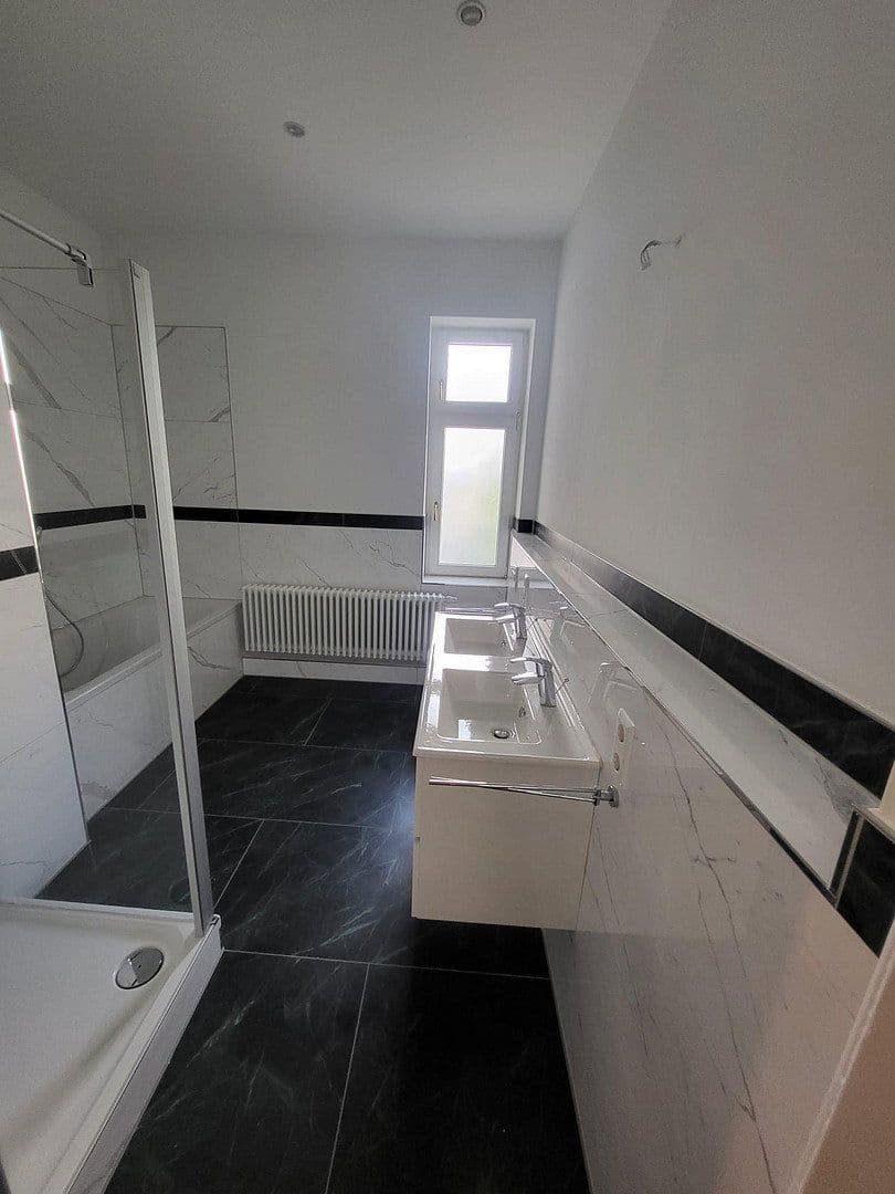 Prenájom bytu 3-izbový 98 m², Leipzig, Sasko Prenájom bytu 3-izbový 98 m², Leipzig, Sasko