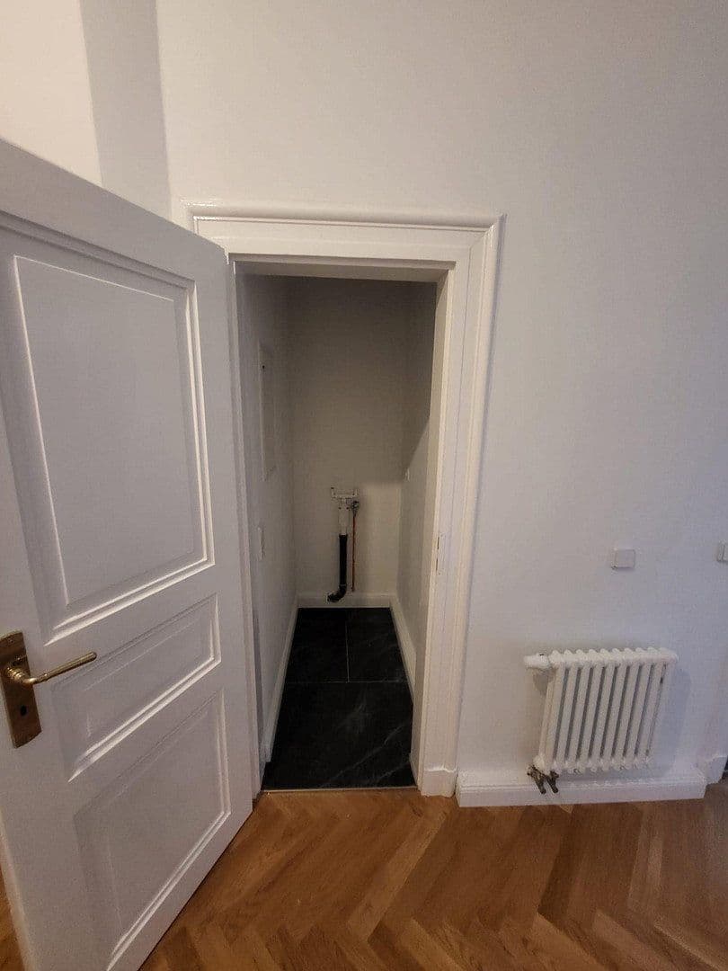 Prenájom bytu 3-izbový 98 m², Leipzig, Sasko Prenájom bytu 3-izbový 98 m², Leipzig, Sasko