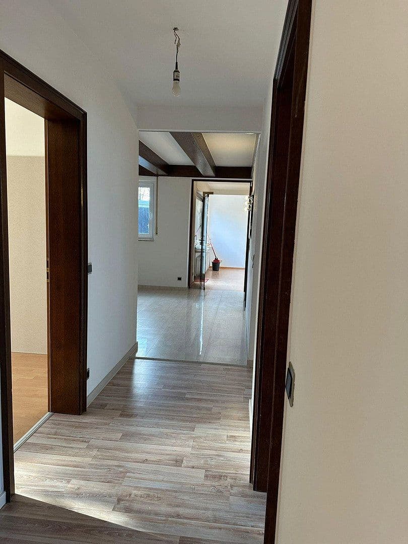 Prenájom bytu 4-izbový 120 m², Uhingen, Bádensko-Wurttembersko Prenájom bytu 4-izbový 120 m², Uhingen, Bádensko-Wurttembersko