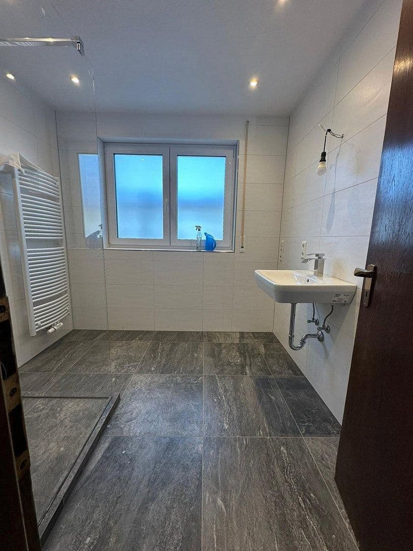 Prenájom bytu 4-izbový 120 m², Uhingen, Bádensko-Wurttembersko Prenájom bytu 4-izbový 120 m², Uhingen, Bádensko-Wurttembersko